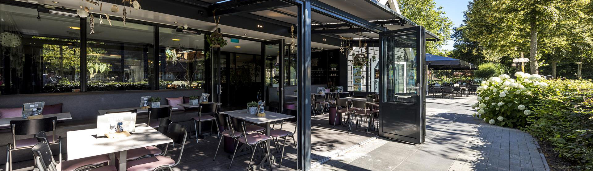 Gezellig lunchen, dineren of een heerlijk buffet in onze Boomhut Serre met een 'kleiner' gezelschap! 