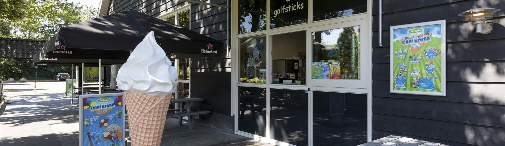 Ijs & golf loket met eigen terras.