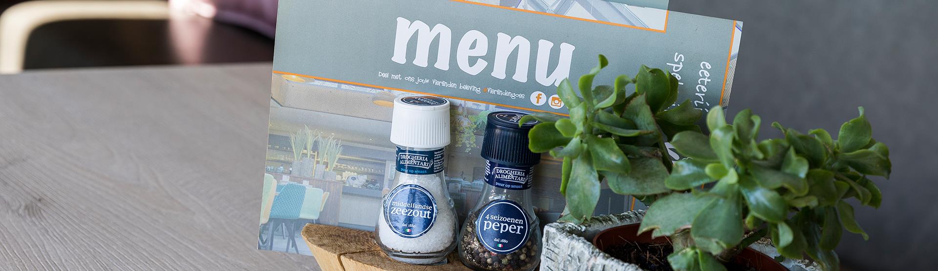 De zeer uitgebreide lunch en diner kaart van de Vierlinden