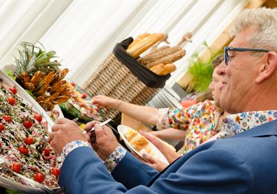 Een gezellig koud en warmbuffet bij de Vierlinden in Goes
